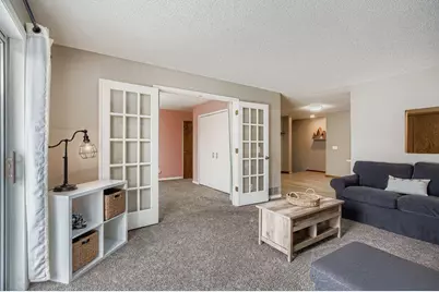 927 Pond View Court, Vadnais Heights, MN 55127 - Photo 3