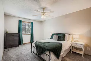 927 Pondview Ct, Vadnais Heights, MN 55127 - Photo 13