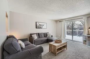 927 Pondview Ct, Vadnais Heights, MN 55127 - Photo 15