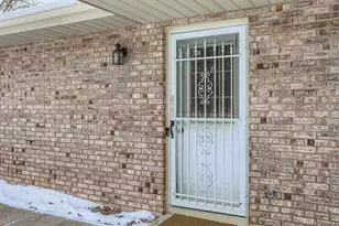 927 Pondview Ct, Vadnais Heights, MN 55127 - Photo 9