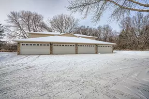 927 Pondview Ct, Vadnais Heights, MN 55127 - Photo 7