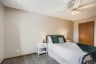 927 Pondview Ct, Vadnais Heights, MN 55127 - Photo 11