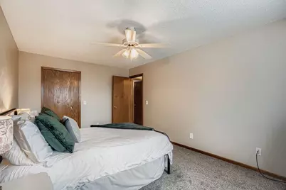 927 Pond View Court, Vadnais Heights, MN 55127 - Photo 15