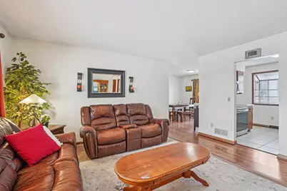 621 Menke Avenue, Shakopee, MN 55379 - Photo 9