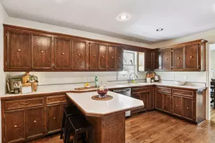 1521 Crest Dr, Chaska, MN 55318 - Photo 11