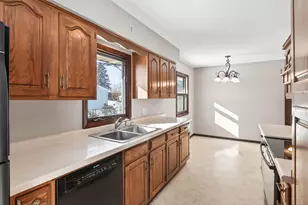 6381 Rath Dr, Woodbury, MN 55125 - Photo 13