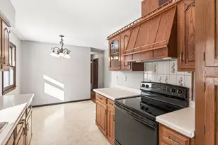 6381 Rath Dr, Woodbury, MN 55125 - Photo 11