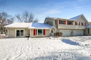 3677 Gershwin Ln N, Oakdale, MN 55128 - Photo 5