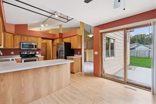 13391 Zarthan Cir, Savage, MN 55378 - Photo 9