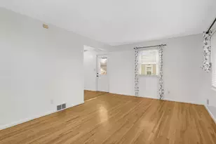 2112 Hawthorne Ave E, Saint Paul, MN 55119 - Photo 5