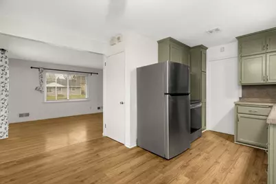 2112 Hawthorne Avenue E, Saint Paul, MN 55119 - Photo 9