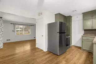 2112 Hawthorne Ave E, Saint Paul, MN 55119 - Photo 9