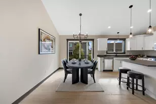 18560 Hexham Ln, Lakeville, MN 55044 - Photo 5