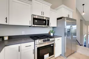 18560 Hexham Ln, Lakeville, MN 55044 - Photo 9