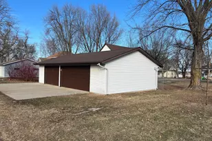 221 Main St, Currie, MN 56123 - Photo 3