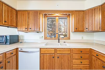225 S 7th Avenue E #E, Truman, MN 56088 - Photo 7