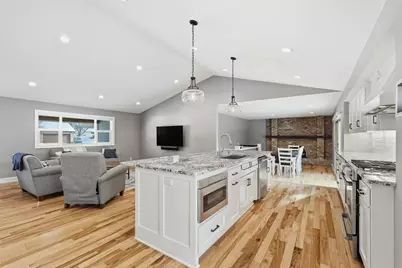 10640 Aquila Avenue S, Bloomington, MN 55438 - Photo 11