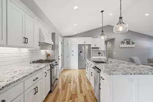 10640 Aquila Ave S, Bloomington, MN 55438 - Photo 9