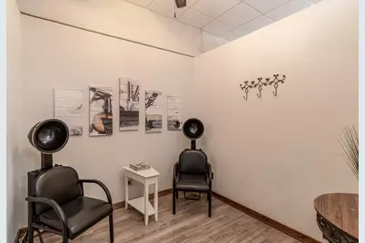 25 S Park Avenue, Le Center, MN 56057 - Photo 19