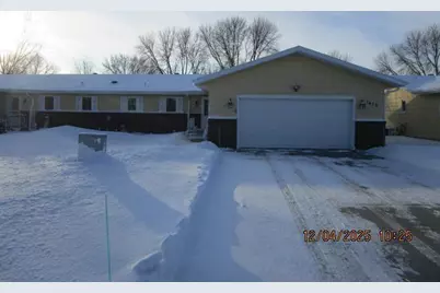 1429 16th Avenue N, Wahpeton,  58075 - Photo 1