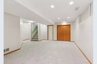 2137 Albemarle Court N, Roseville, MN 55113 - Photo 31