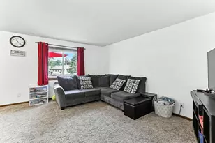 3945 Gershwin Ave N, Oakdale, MN 55128 - Photo 3