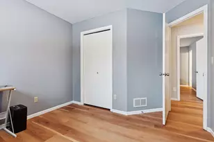 1077 Bonnieview Dr, Woodbury, MN 55129 - Photo 25