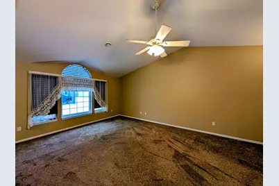 1213 E Ashmore Avenue, Montevideo, MN 56265 - Photo 5