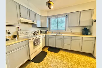 611 Evergreen Street, Thief River Falls, MN 56701 - Photo 7