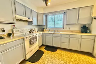 611 Evergreen St, Thief River Falls, MN 56701 - Photo 7