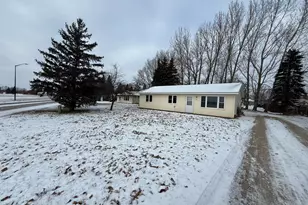 611 Evergreen St, Thief River Falls, MN 56701 - Photo 23