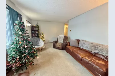 611 Evergreen Street, Thief River Falls, MN 56701 - Photo 9