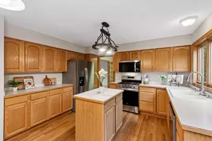 607 Carver Bluffs Pkwy, Carver, MN 55315 - Photo 9
