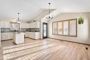 709 Greenhaven Ln NE, Owatonna, MN 55060 - Photo 9