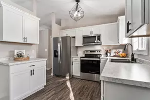 916 E Village Cir SE, Rochester, MN 55904 - Photo 9