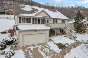 1115 Jonathan Ln, La Crescent, MN 55947 - Photo 1