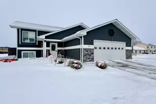 1727 Grand Ave, Worthington, MN 56187 - Photo 3