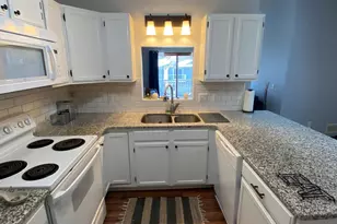 1060 Pondview Ct, Vadnais Heights, MN 55127 - Photo 9