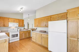 150 Wedgewood Dr, Mahtomedi, MN 55115 - Photo 25