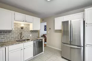 4247 Limestone Dr, Eagan, MN 55122 - Photo 5