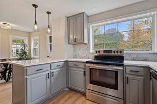 1467 County Rd B E, Maplewood, MN 55109 - Photo 5