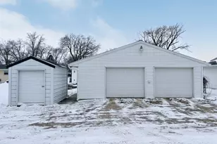 519 N Van Buren Ave, Springfield, MN 56087 - Photo 3