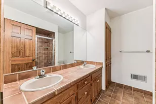 10752 Mt Curve Rd, Eden Prairie, MN 55347 - Photo 17