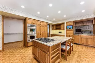 10752 Mt Curve Rd, Eden Prairie, MN 55347 - Photo 5