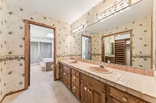 10752 Mt Curve Rd, Eden Prairie, MN 55347 - Photo 9