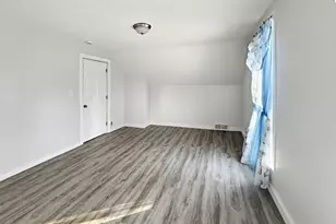 963 3rd St E, Saint Paul, MN 55106 - Photo 9