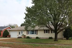 905 16th St SW, Austin, MN 55912 - Photo 1