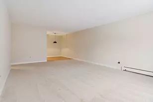 4009 Heritage Hills Dr, Bloomington, MN 55437 - Photo 11