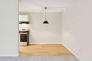 4009 Heritage Hills Dr, Bloomington, MN 55437 - Photo 7