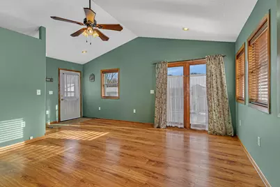 325 Central Avenue N, Milaca, MN 56353 - Photo 9